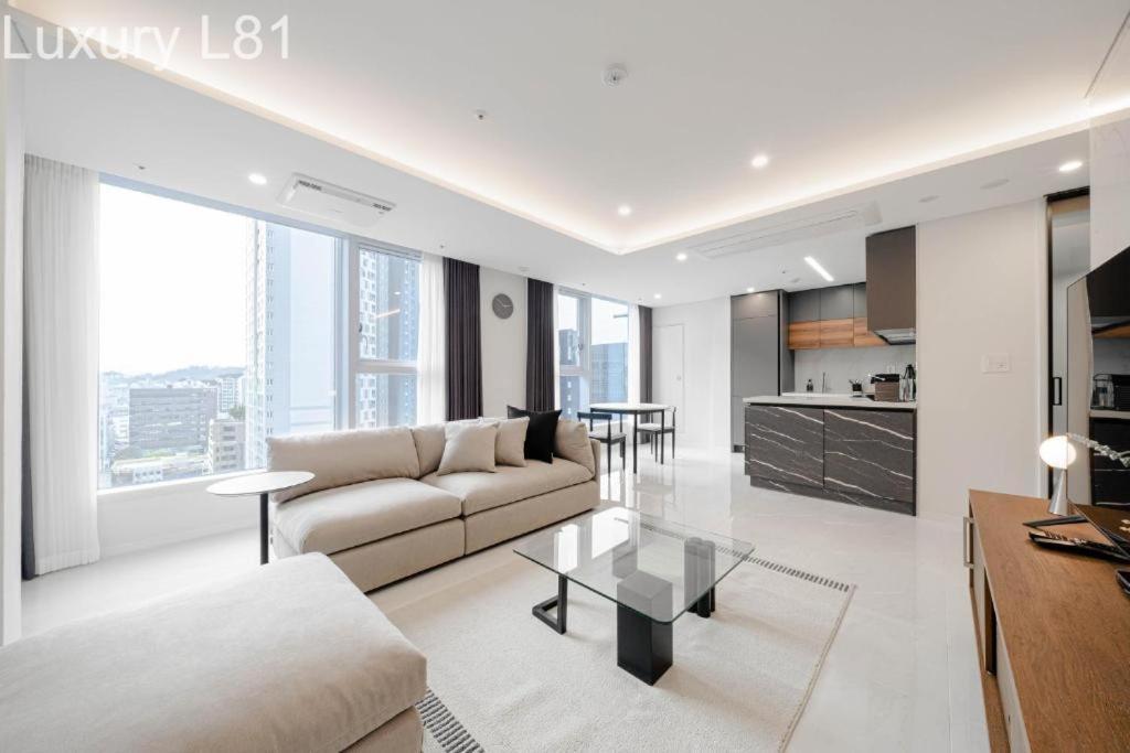 Angia Luxury Apartment Inside Landmark 81 Tower Хошимин Экстерьер фото