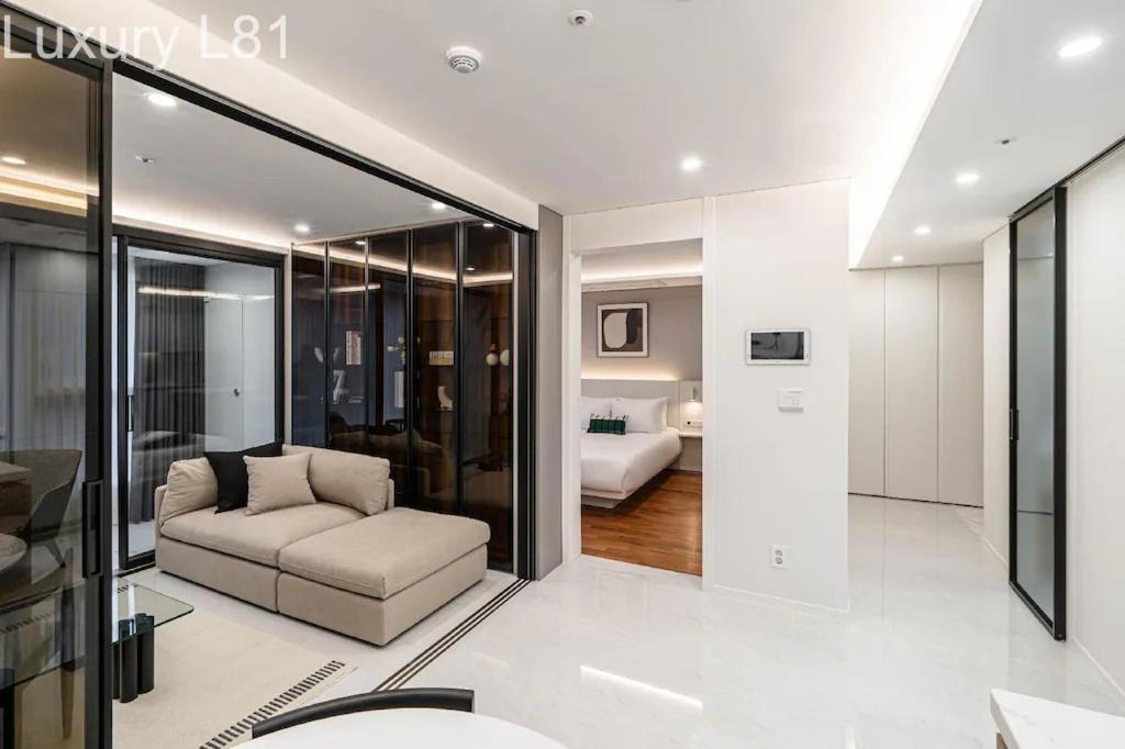 Angia Luxury Apartment Inside Landmark 81 Tower Хошимин Экстерьер фото
